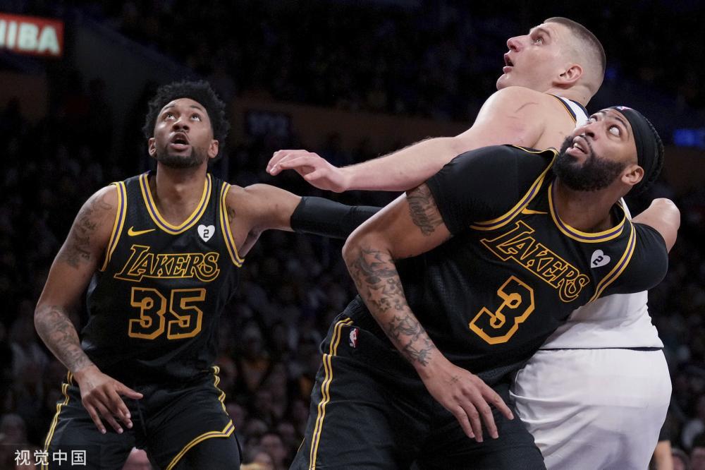 显得迟缓 显得迟缓