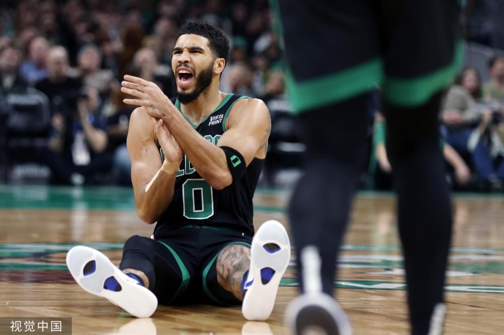 她能够在比 她能够在比